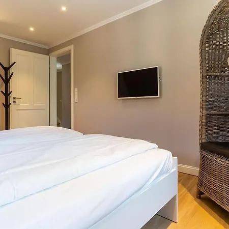 Reetdachhaus Wynhues Reetdachhaus Wynhues Σπίτι διακοπών *